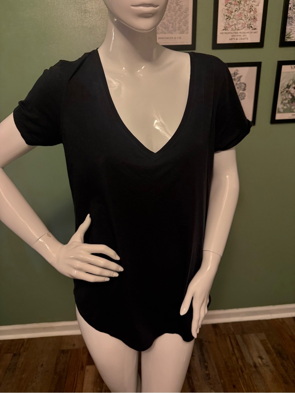 Love Tee Lululemon Black V-Neck Short Sleeve Tee